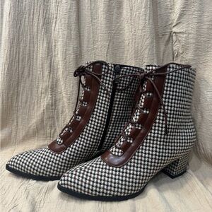 Elegant Houndstooth Lace-Up Ankle Boots